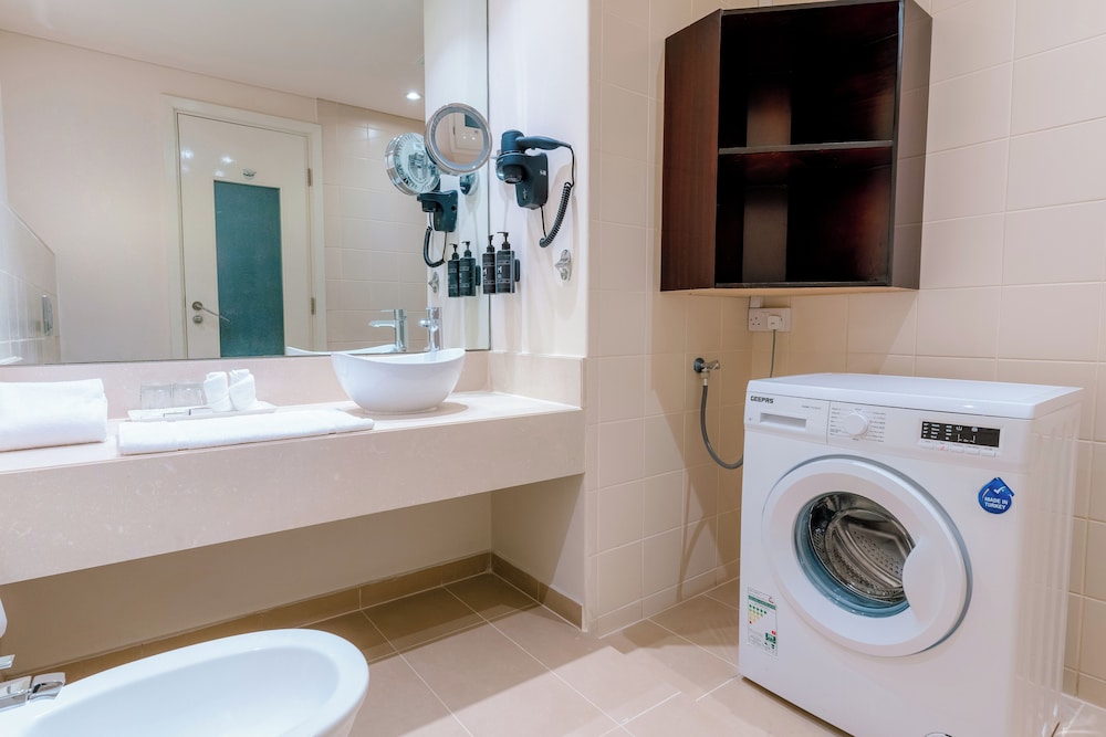 Abu Dhabi Vacations - Metropolitan Al Mafraq Hotel - Property Image 4