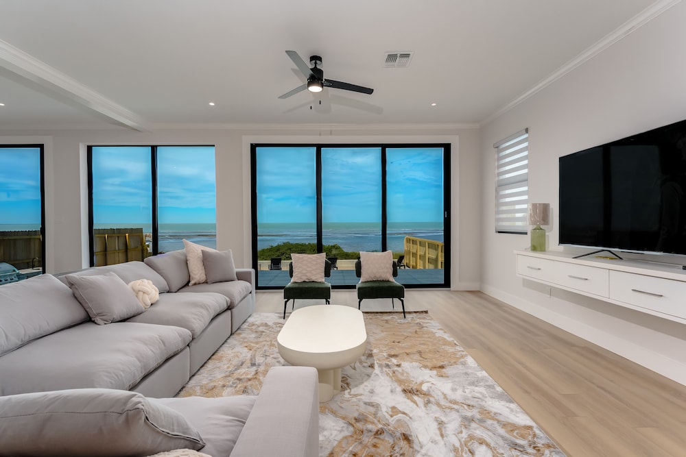 Spacious Bay
