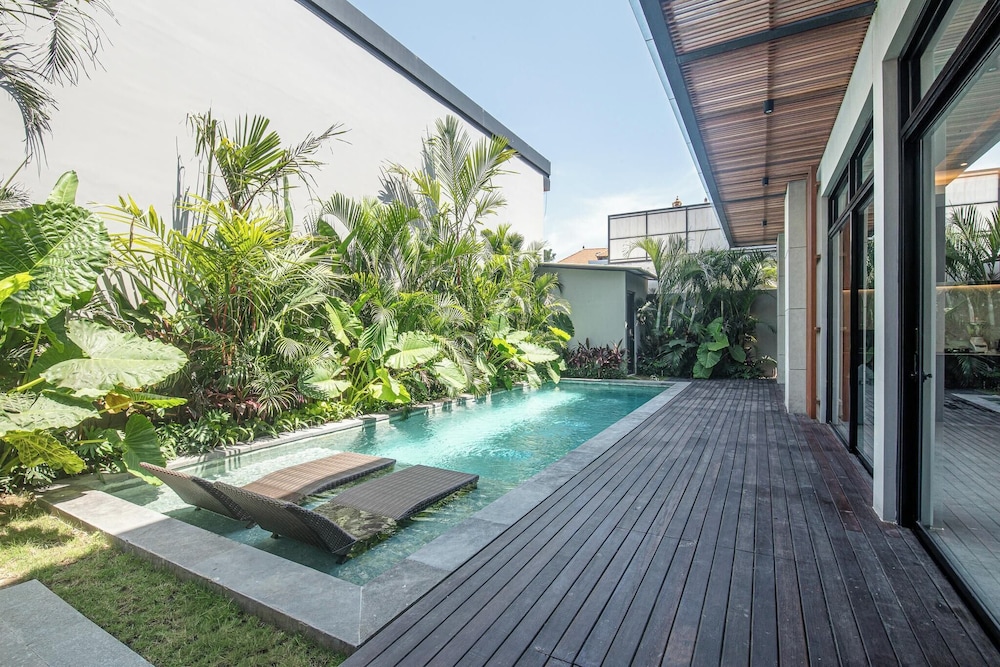 Tropical Elegance 5BR Canggu Villa Near Beach