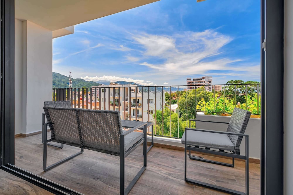 Brand New 2BR Apt - Infinity Pool - Versalles