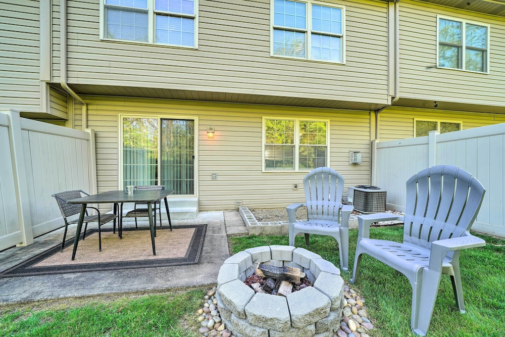 Family-friendly Townhome: 16 Mi to Pittsburgh! - Property Image 16