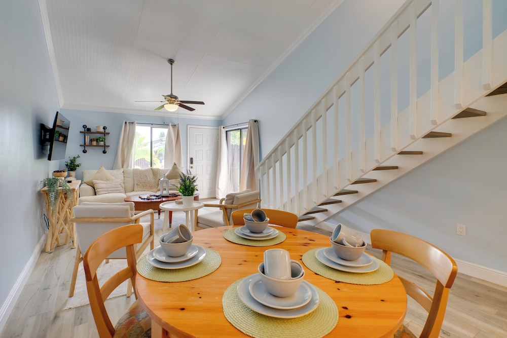 7 Mi to River District & Beach: Fort Myers Retreat