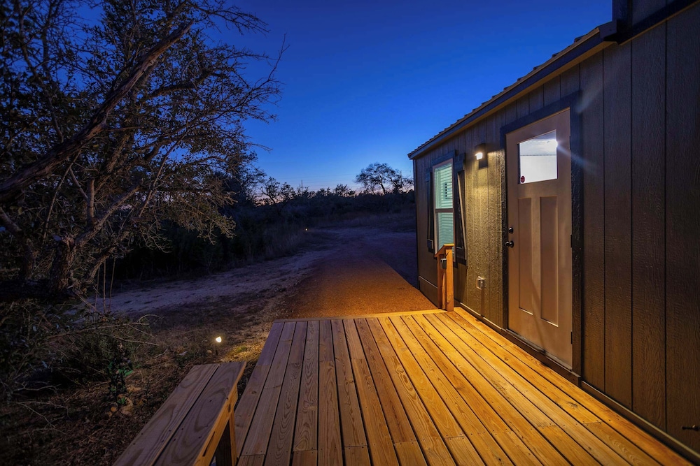Bison View Secluded Cabin for 6 w/ Hot Tub on Wildlife Sanctuary