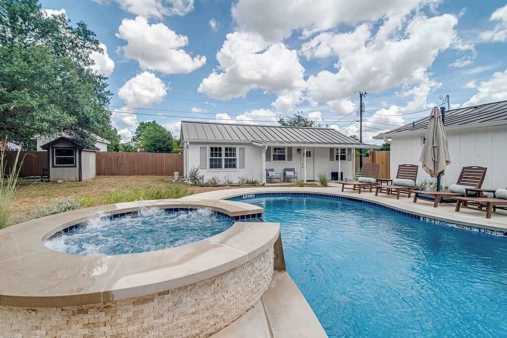 108 Wisteria Dr