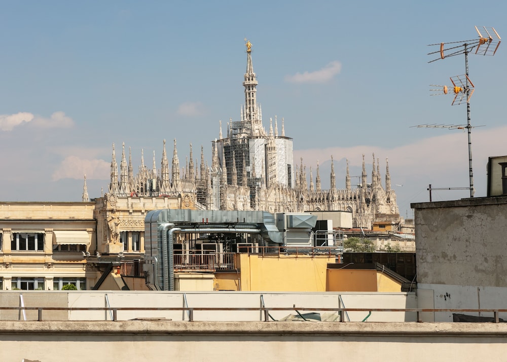 Milan Retreats Duomo