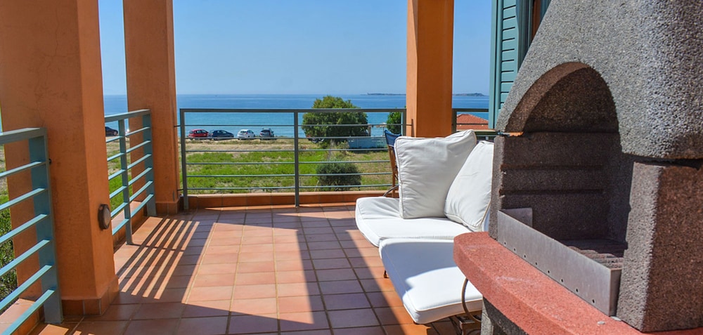 Alekos Beach Houses-Infinity