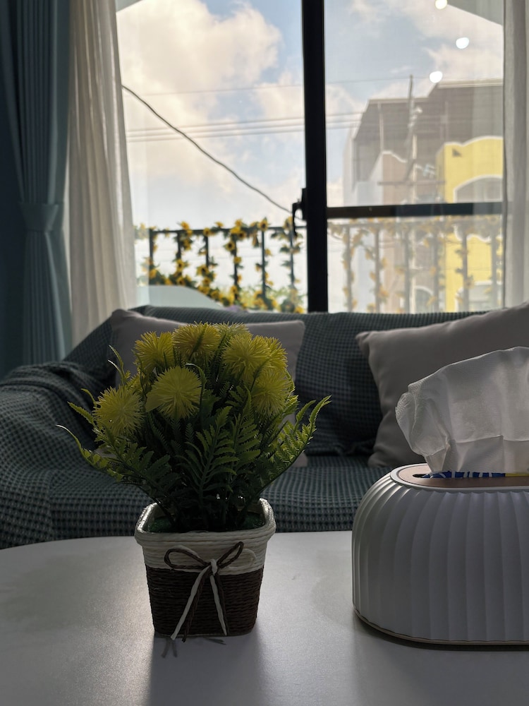 ZHIBEN SUNFLOWER BED AND BREAKFAST