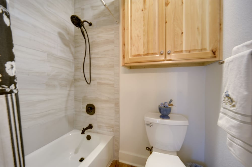 Horseshoe Bay Resort Home 6 Mi to Lake Lbj! - Property Image 13