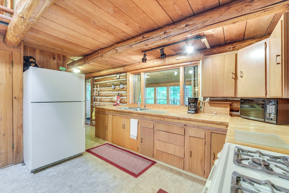 Authentic Log Cabin w/ Private Pond in Glidden