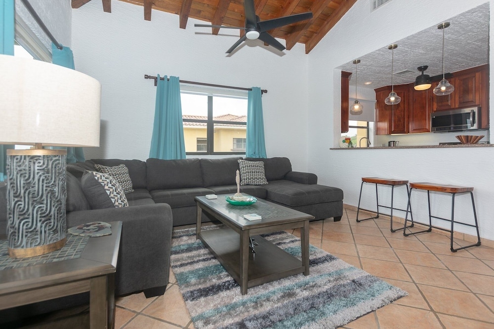 Pineapple Villa 442 2 Bedroom Condo by RedAwning view 5
