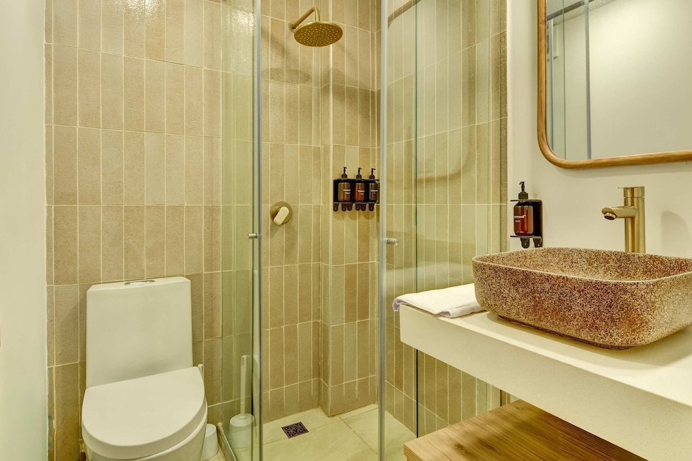 w Startling 2BR Apartment in Trendy Zona T