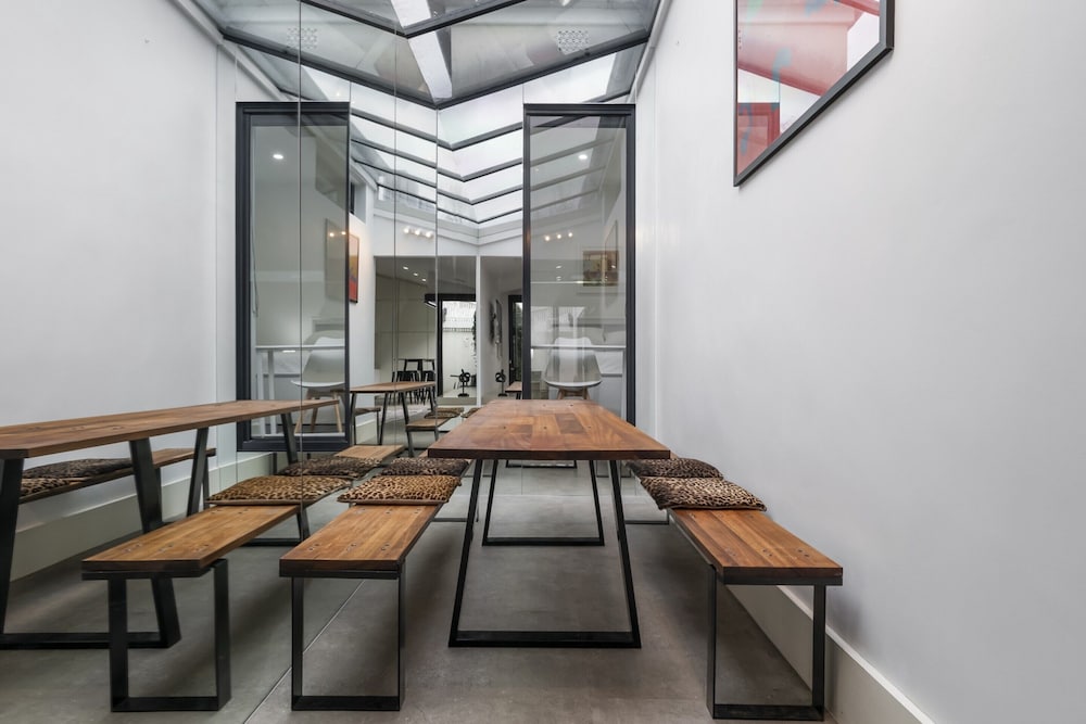 Stylish 2BR House, Walk to Parks & Cafes