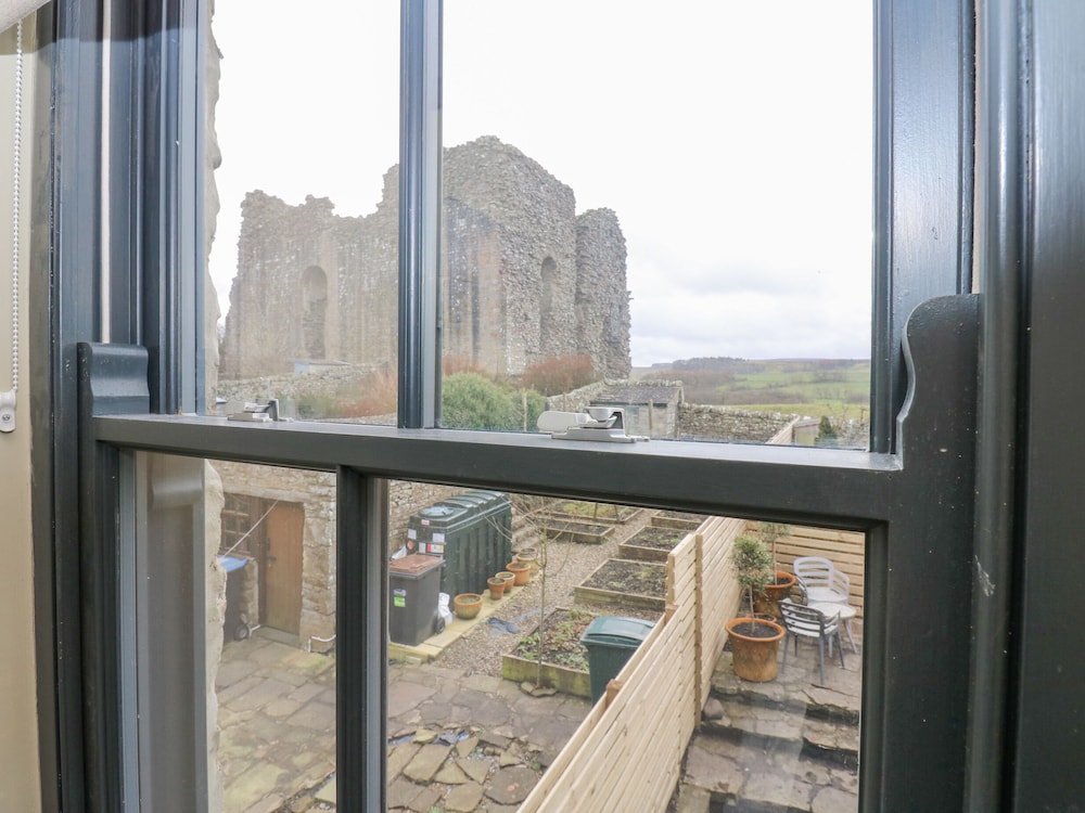 4 Castle Terrace