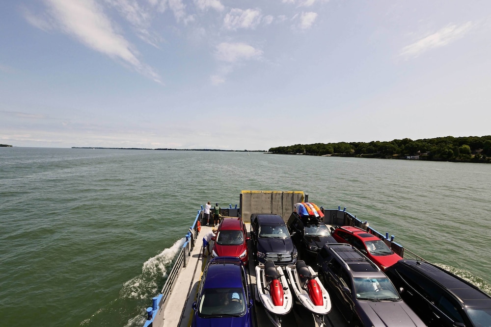 Resort Cabin 1 Mi to Middle Bass Island State Park
