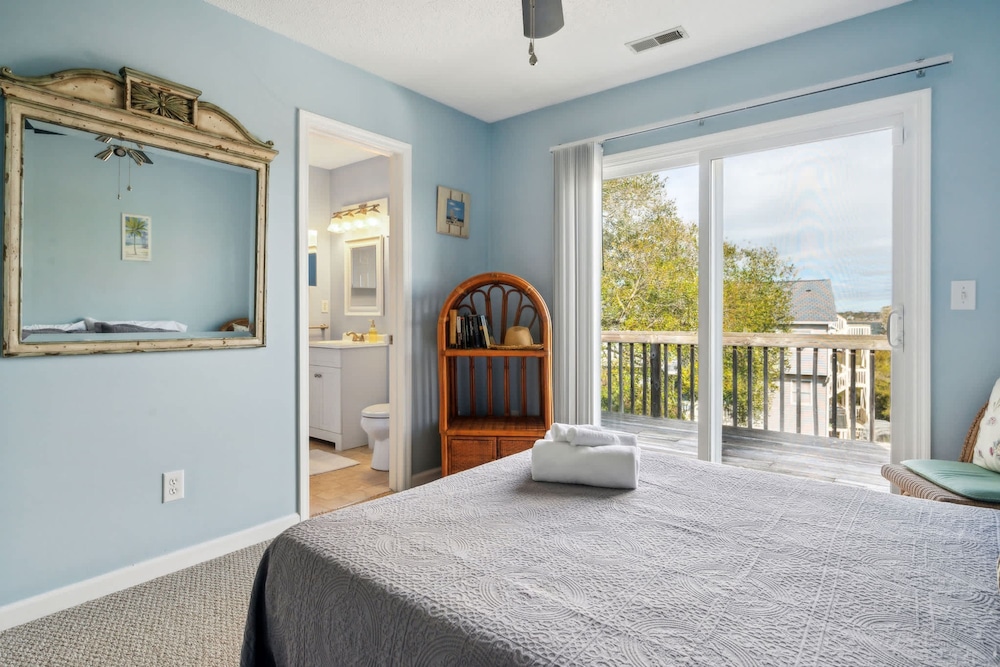 Walk to Beach Private Deck Family Fun