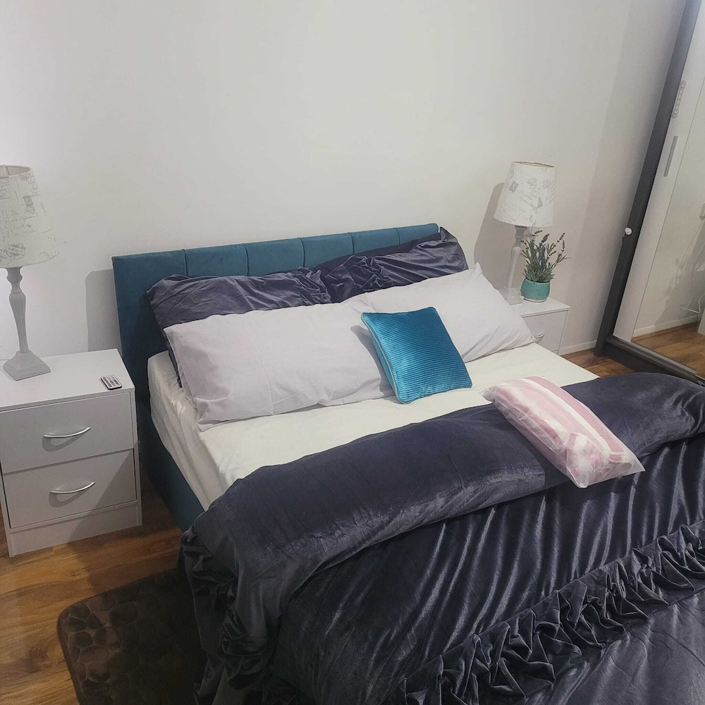 Exquisite 3-bed Royal Pearl Home in Greater London