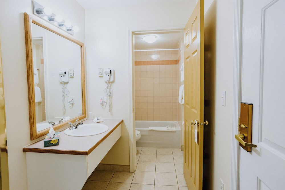 Western Budget Motel Plus Mosaic Suites
