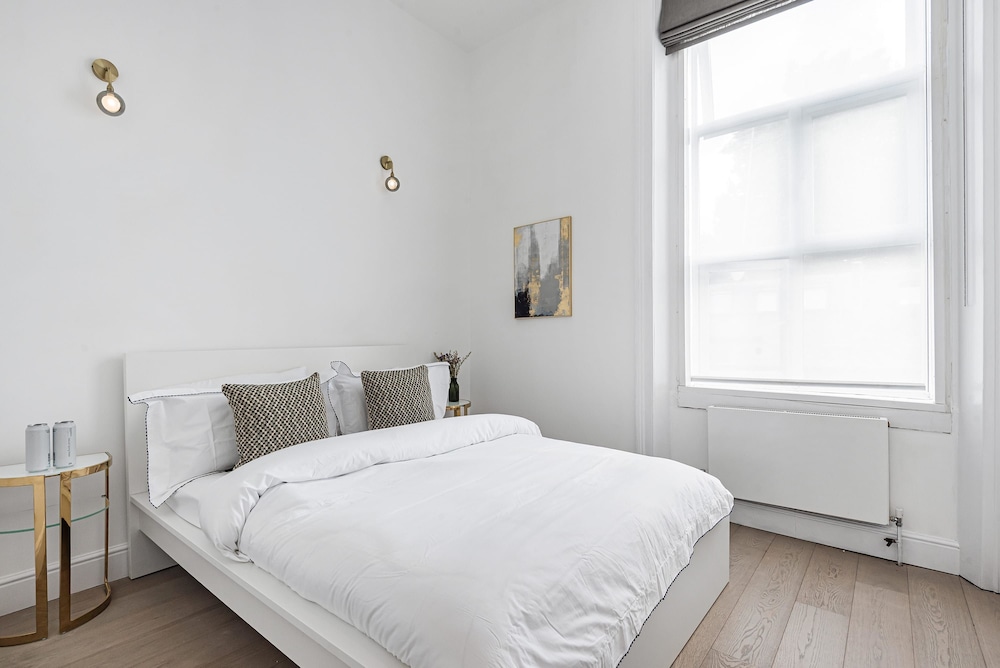 Lady on the Lane- 2 bed Primrose Hill - by Out of Office Lifestyle