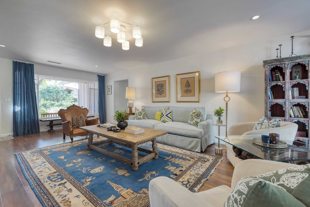 Hummingbird Haven by Avantstay Dog-friendly, Near the Beach, Huge Yard+hot Tub