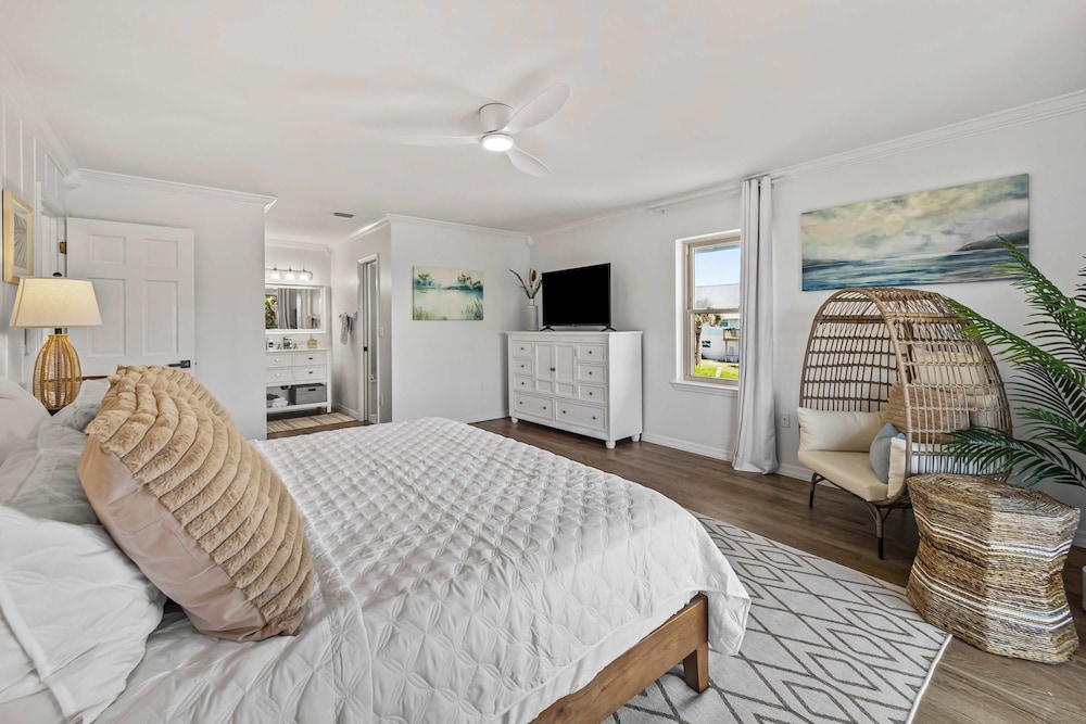 Oceanfront Steps to Sand Deck Pets Welcome