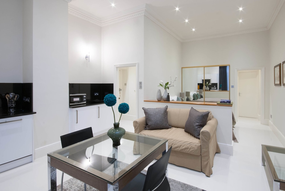 Queensgate Court