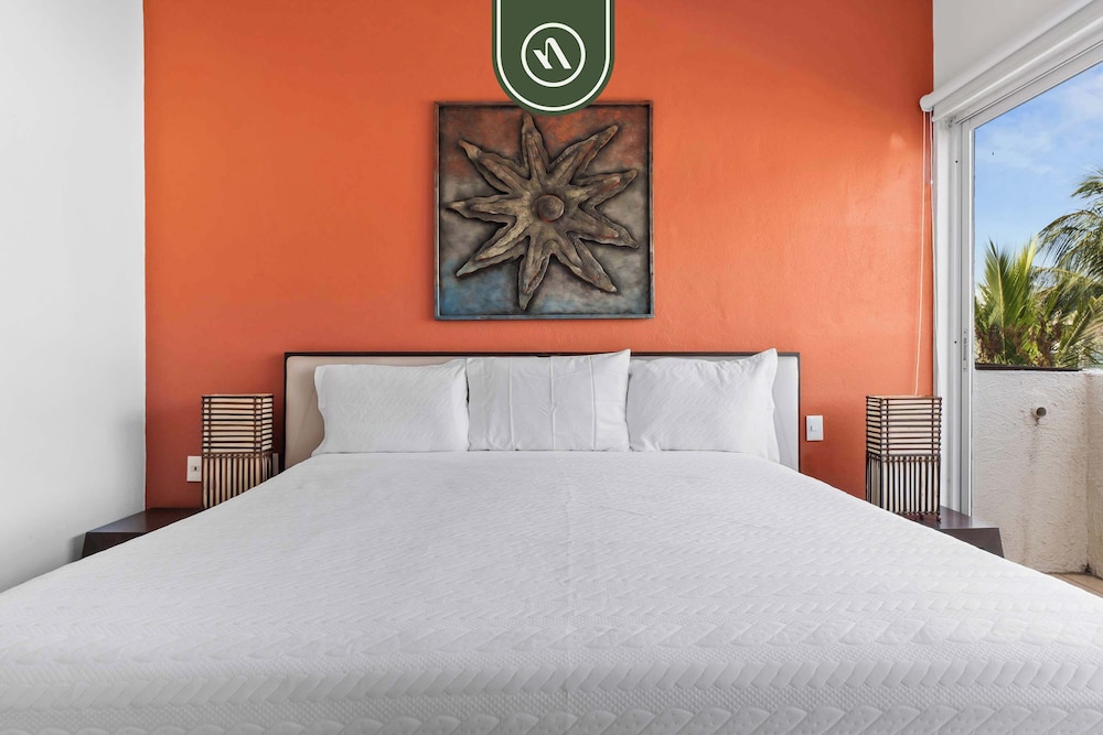 Mexican 2 BR Condo in Hotel Zone - Near the Beach