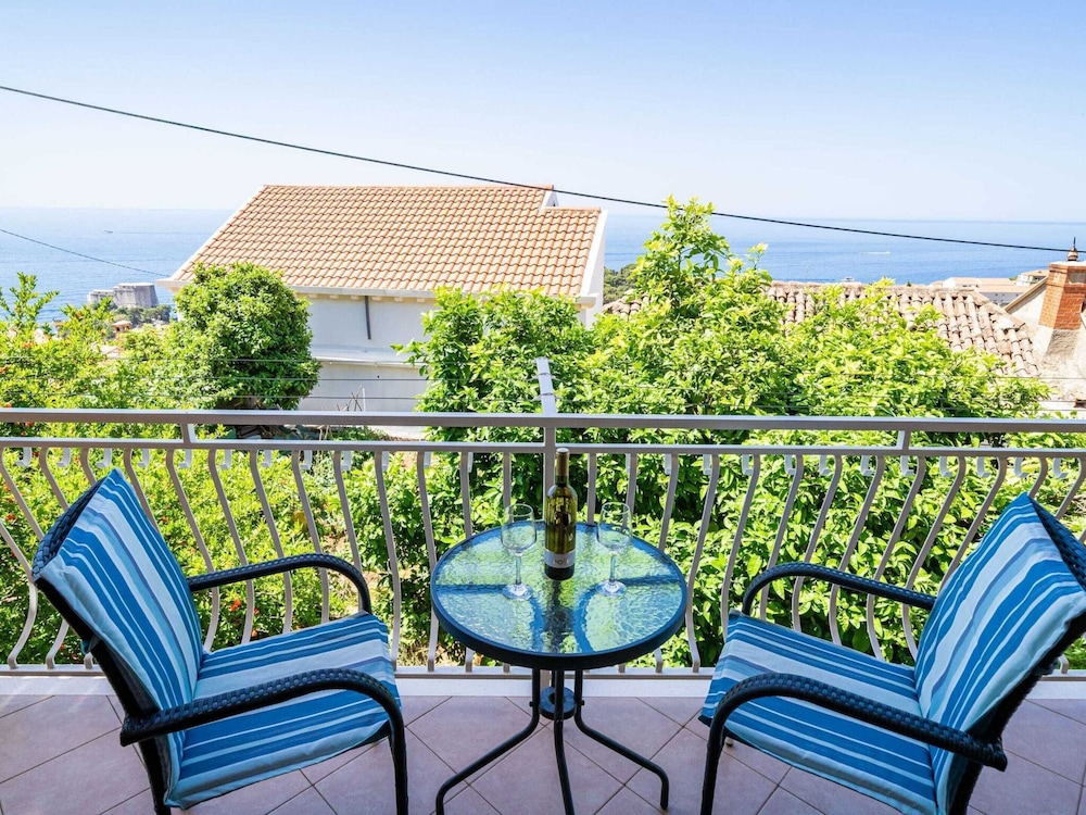 Apartments Stella - Three-bedroom Apartment With Balcony and Terrace