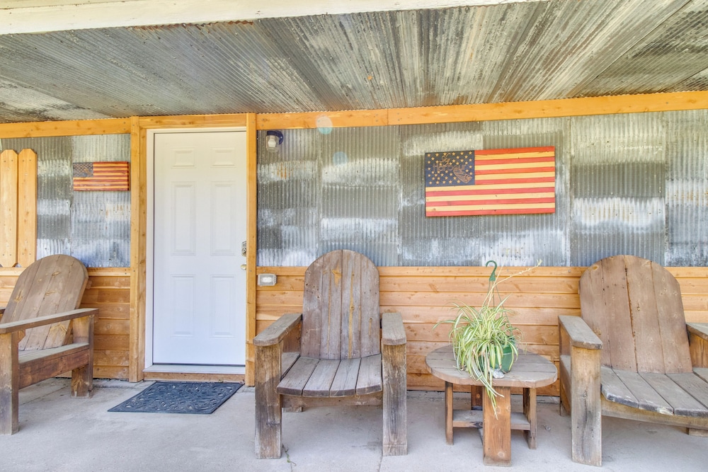 Half-mi to Bull Shoals Lake Access: Angler's Cabin