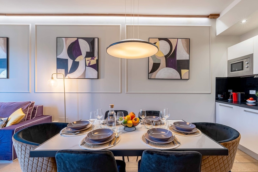 Central 3BD Apartment Near Teatro Verdi
