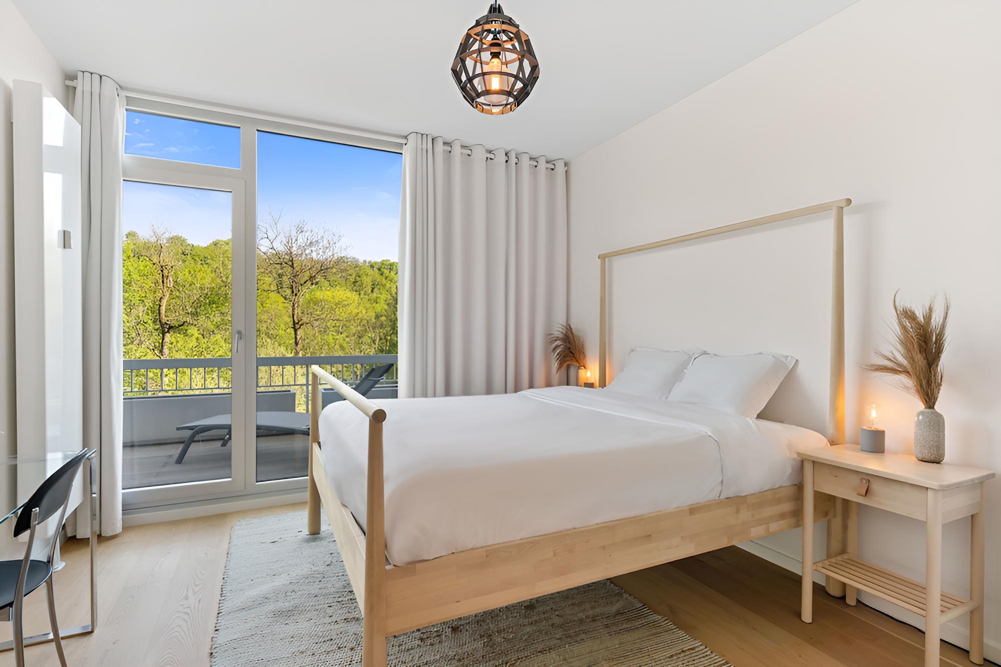 Elegant 1BR Apt: Balcony, Pool, Central Location view 2