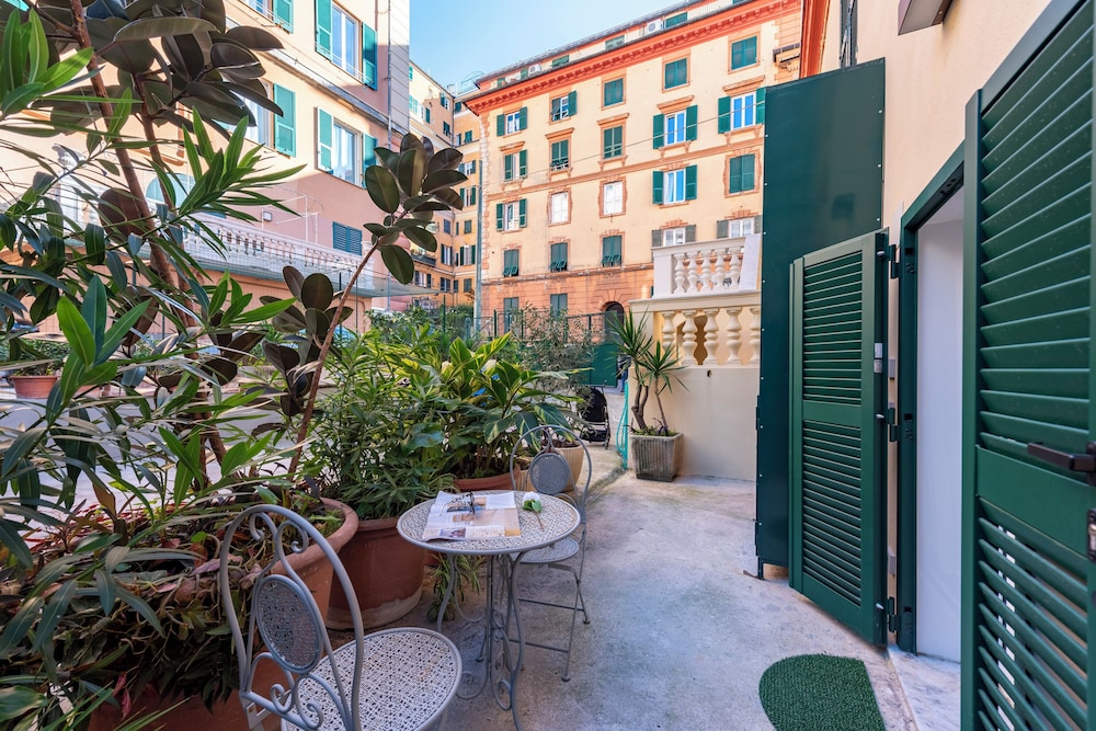 Central Flat In Genova