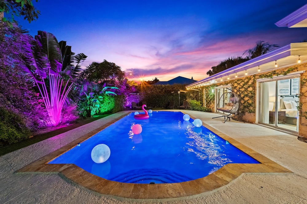 4BR Intracoastal Retreat With Pool, Games & More!