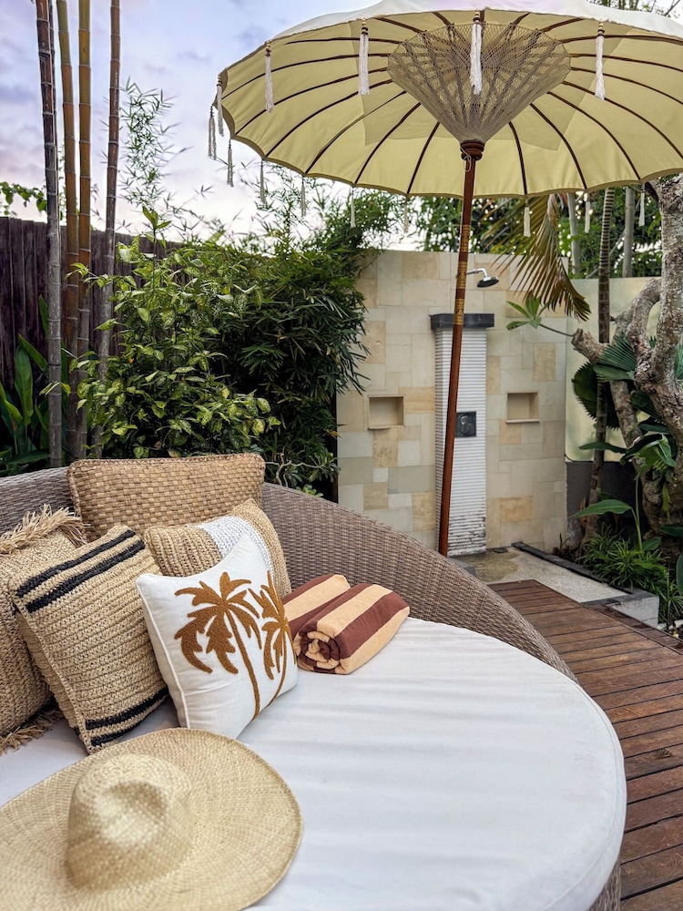Villa St Calyx by DVH Luxe Retreats 3BR