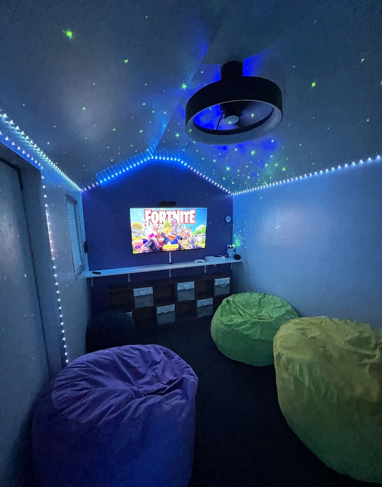 Desert Oasis Retreat Pool Spa Gameroom