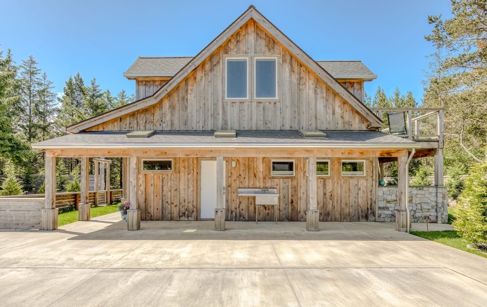 Boutique Cabin Design Luxury Hot Tub Path to Beach