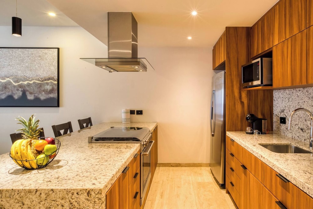 Group Apt #13 #16, no View, 3br, 12 pax