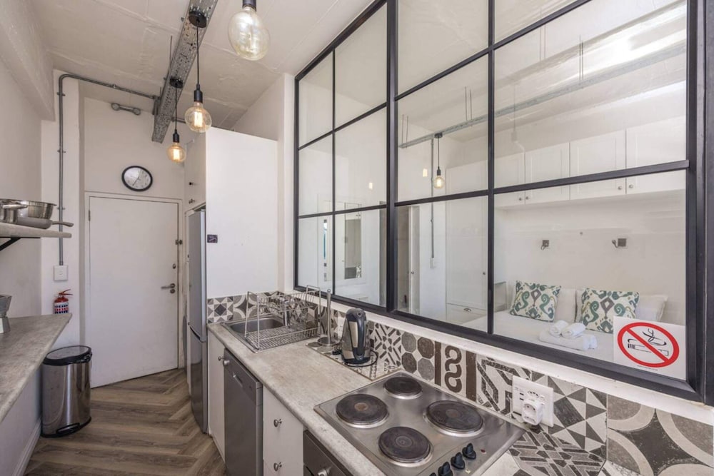 Homely Studio Apartment in Cape Town view 4