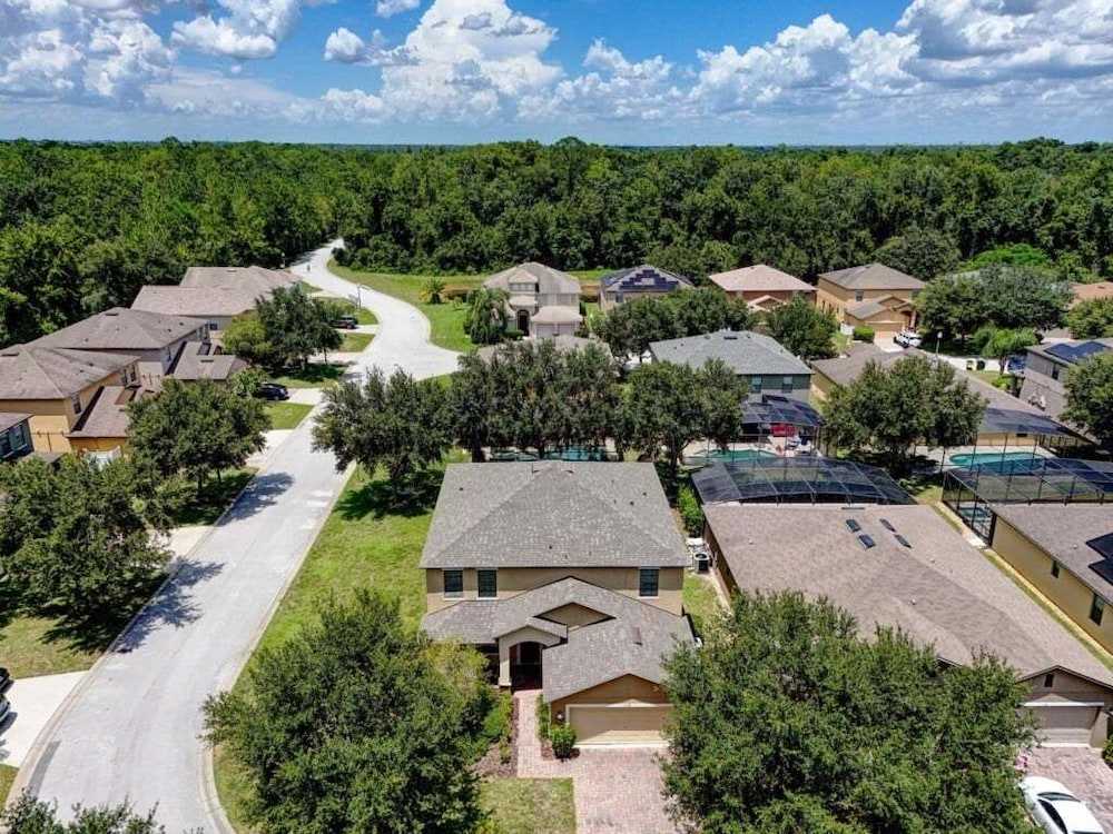 Spacious 6br Villa W/ Private Pool near Disney 6 Bedroom Villa