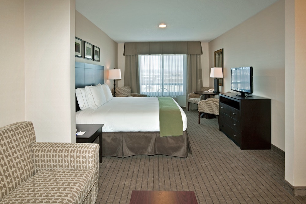 Grants Vacations - Holiday Inn Express Hotel  Suites Grants - Milan, an IHG Hotel - Property Image 2