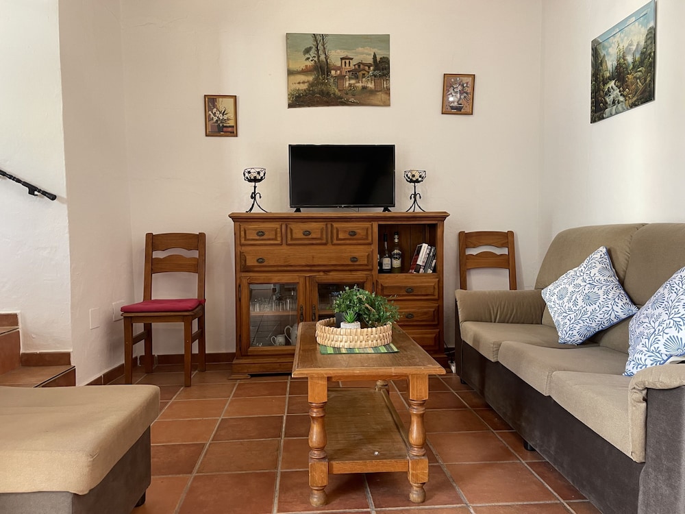 Casa Paquita con Piscina Privada en Maro By At Hom