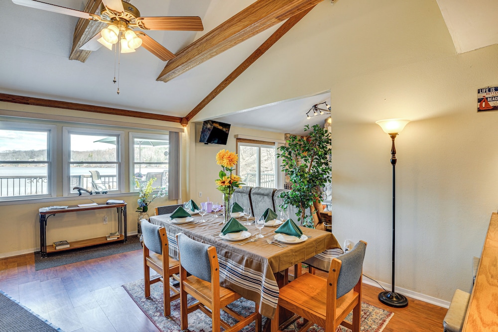 Near Hiking: Lakefront Getaway in Campbellsport!