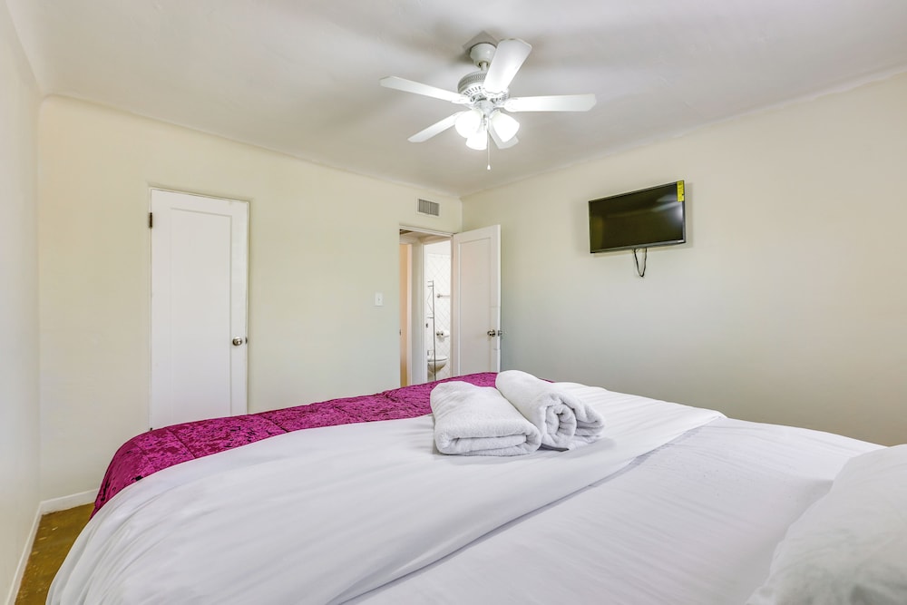 Central & Quaint Phoenix Condo - Pets Welcome! view 3