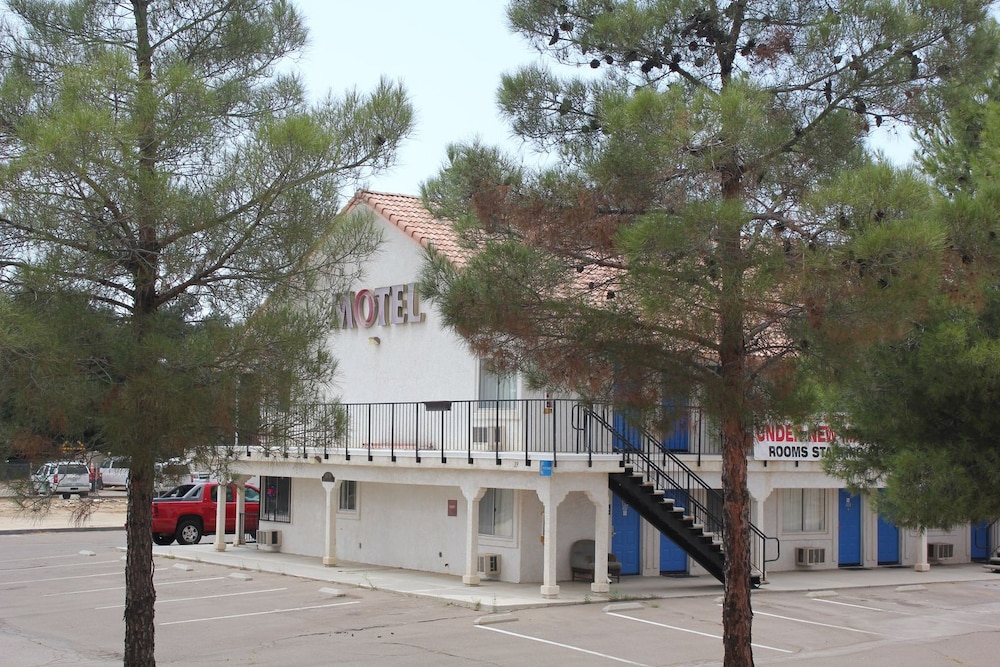 Backcountry Inn Motel