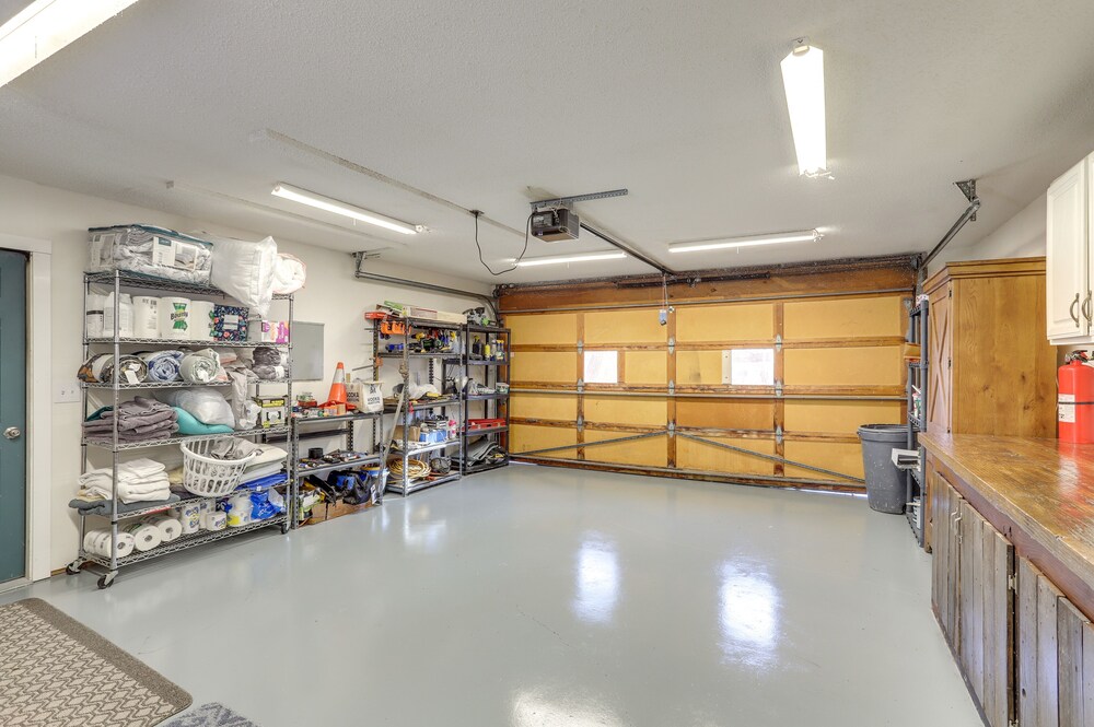Lakewood Gem w/ Deck  7 Mi to Downtown Denver - Property Image 1
