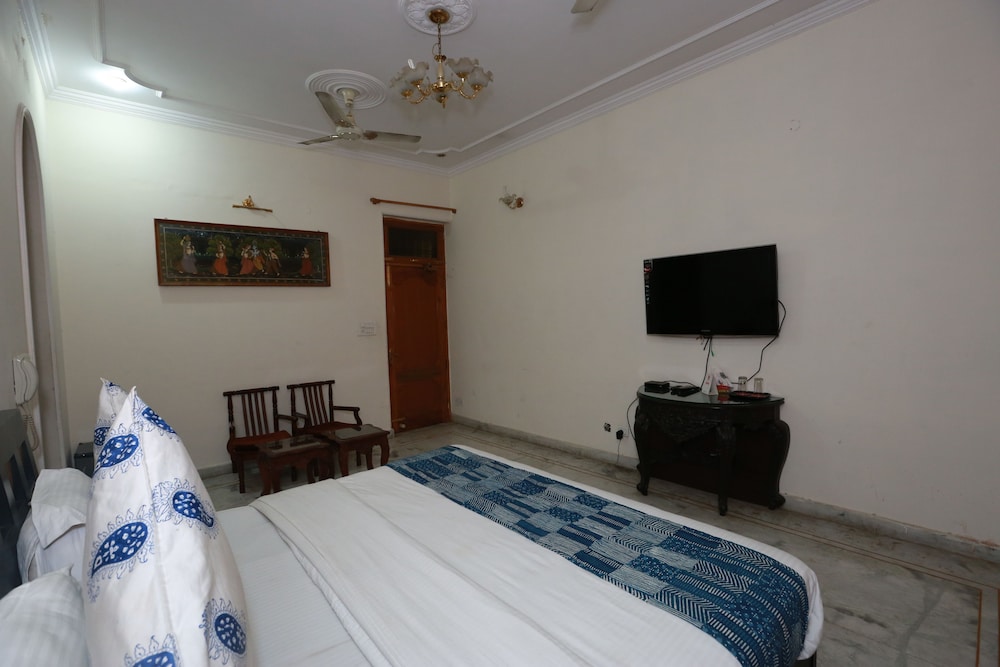 OYO 5634 IVY Stays - Manoj Pandey Chowk
