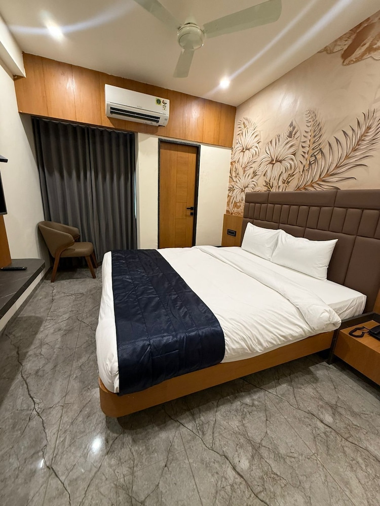 The Malay comfort-Hotel Dwarka residency
