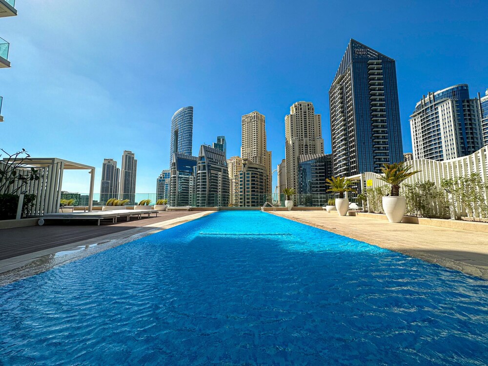 Marco Polo - Surreal Sea, Marina & Dubai Eye View on High Floor