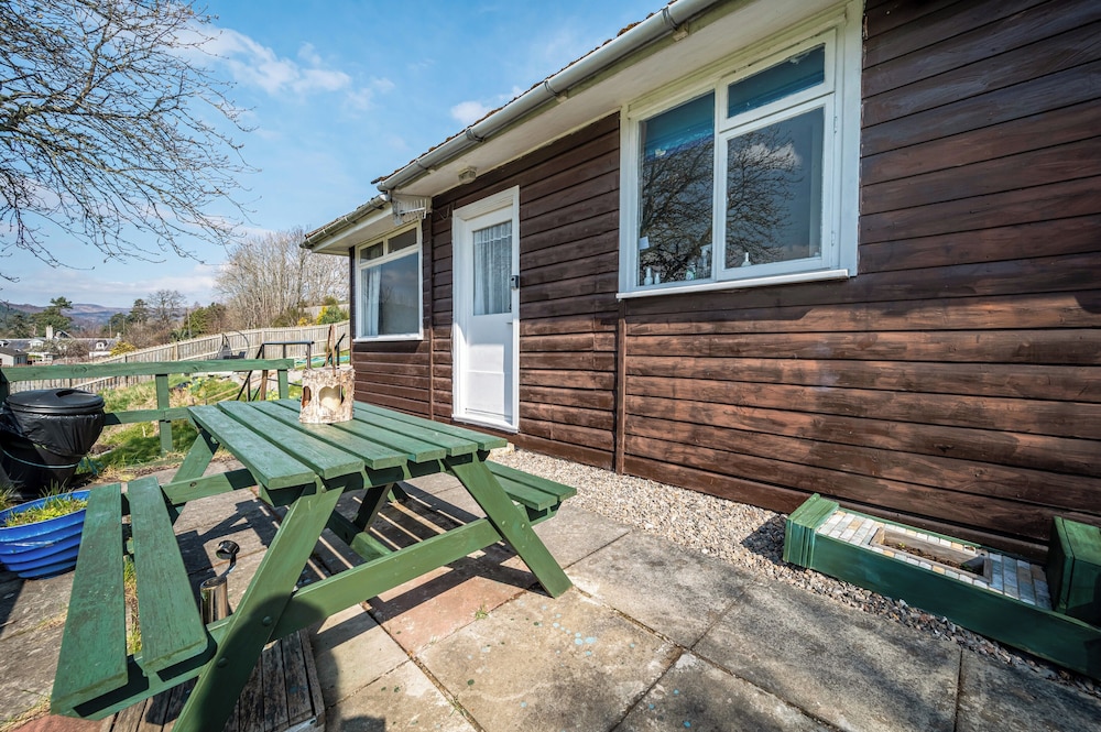2 Bed Chalet - Sleeps 4 - River and Mountain Views