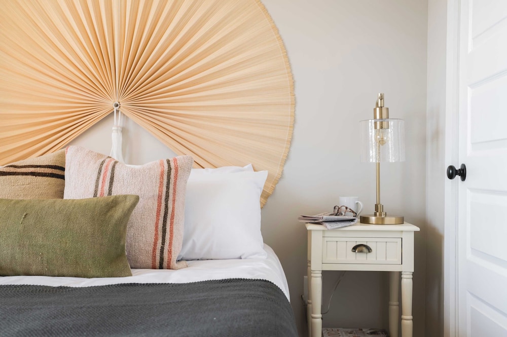 8 Nashville Homes w/ 21 Bedrooms, 21 Baths & Space for 74, Just Minutes From Broadways Nightlife, Dining, and Music Scene Cherokee by Avantstay