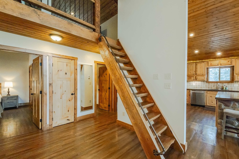 Flathead River Retreat For 15!